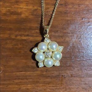 Star Pearl Pendant Necklace
